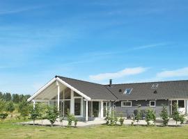 8 person holiday home in Væggerløse-By Traum，位于博托比的酒店