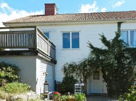 One-Bedroom Holiday home in Lysekil 9，位于吕瑟希尔的酒店