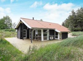 6 person holiday home in Skagen，位于斯卡恩的海滩短租房