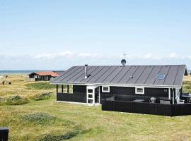 6 person holiday home in Hjørring，位于伦斯楚普的酒店