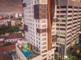 CROWN PRINCE Hotel Surabaya Managed by Midtown Indonesia，位于泗水的酒店