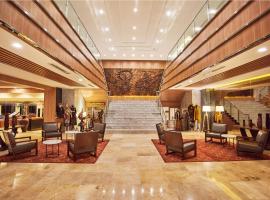 Patra Semarang Hotel & Convention，位于三宝垄Jatidiri Stadium附近的酒店