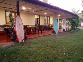 Dreams Garden Surf Lodge，位于米迪加马东的民宿