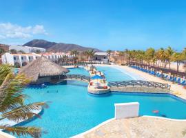 Costa Caribe Hotel Beach & Resort，位于La Galera圣地亚哥马里诺将军机场 - PMV附近的酒店