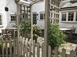 Courtyard Cottages Lymington, 2 Adults only，位于利明顿的度假屋