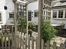 Courtyard Cottages Lymington, 2 Adults only