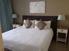 Sunset 786 Holiday Accom-212，位于斯特兰德的酒店