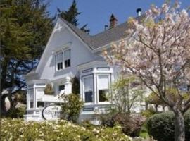 Blue Door Inn (formerly Whitegate Inn)，位于门多西诺的酒店
