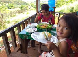 Farmer home stay & trekking，位于邦隆的乡村别墅