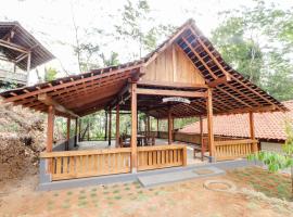 Omah Watu Blencong，位于Sermo的酒店