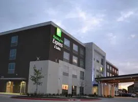 弗里斯科东部麦金尼智选假日套房酒店