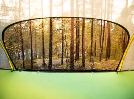 Tentsile camp Nuuksio North，位于Vihti的酒店