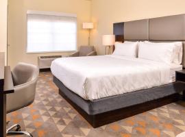 Holiday Inn and Suites Addison by IHG，位于艾迪生的酒店