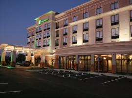 Holiday Inn Columbus-Hilliard, an IHG Hotel，位于New Rome的带停车场的酒店