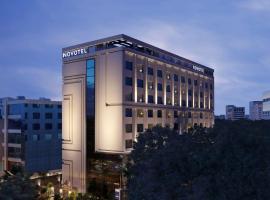 Novotel Chennai Chamiers Road，位于钦奈的酒店