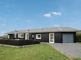 Three-Bedroom Holiday Home In Vinderup