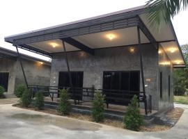 บ้านรักษ์รีสอร์ท，位于班武里府的酒店