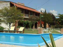 Hosteria de la Villa **，位于库拉布罗切罗镇的酒店