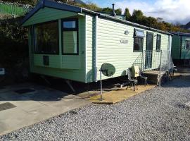 A11 Hendre Coed Isaf static caravan，位于巴茅思的带泳池的酒店