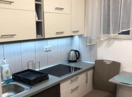 Zrínyi Apartmanház，位于科马罗姆的酒店