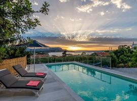 Villa Myrina with Sea View BY APOKORONAS-VILLAS，位于普拉卡的别墅