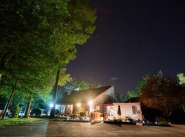 Williamsburg Camping Resort One Bedroom Cabin 6，位于Croaker的酒店