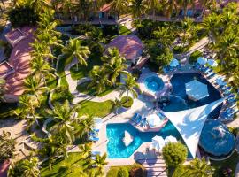 Buena Vista Oceanfront & Hot Springs Resort，位于雪松山的带泳池的酒店