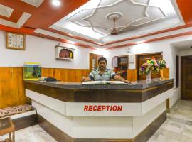 OYO 49975 Hotel Apex，位于Munger的酒店