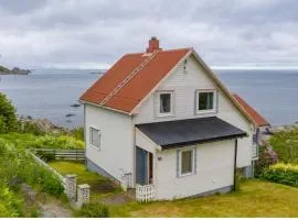 House by the sea Reine, Lofoten