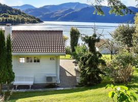 6 person holiday home in Volda，位于奥勒松的酒店