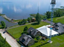 J&auml;rveveere Puhkekeskus，位于Valma的带泳池的酒店