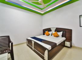SPOT ON 63729 Royal Guest House，位于Bhādura的酒店