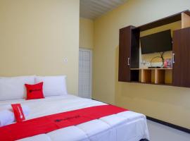 RedDoorz Syariah near Alun Alun Pati，位于Pati的酒店