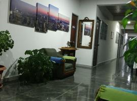 Hotel Acapulco，位于吉拉尔多特的酒店