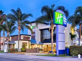 Holiday Inn Express & Suites Costa Mesa, an IHG Hotel，位于科斯塔梅萨南加利福尼亚先锋大学附近的酒店