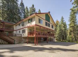 YoBee! Park Reservation Included! Heart of Yosemite - Homey Studios and Breakfast，位于西优胜美地的酒店