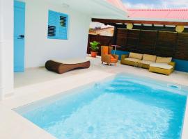 Location Maison Bleue avec piscine privative au Carbet Martinique，位于勒卡尔贝的乡村别墅