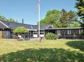 Three-Bedroom Holiday Home In Juelsminde