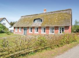 Beautiful Home In Fanø With Wifi，位于森讷霍的酒店