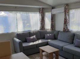 Mobil home Les dunes de contis，位于波讷地区圣朱利安的酒店