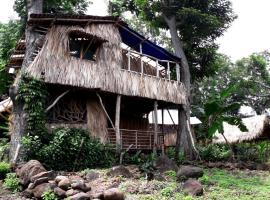 El Bamboo Cabins，位于Balgue的海滩短租房