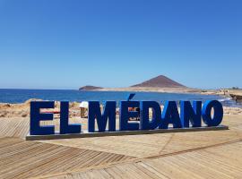alquilaencanarias El Medano Pika, center and beach，位于厄尔梅达诺的Spa酒店