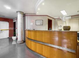 OYO 320 Teuthos Hotel，位于Teutônia的酒店
