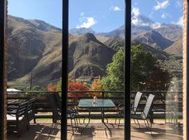 Hilltop Kazbegi，位于卡兹贝吉的酒店