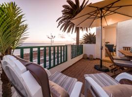 Luxury Suite Sea Front，位于宏达海滩的海滩短租房