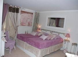 Plum Hotel，位于Vert-le-Grand的酒店