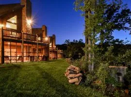 Luxury Lakefront Chalet Resort 2 Pools FREE Amenities Dock Kayaks Waterslide