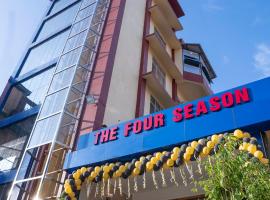 THE FOUR SEASON HOTEL，位于迪马普尔的酒店