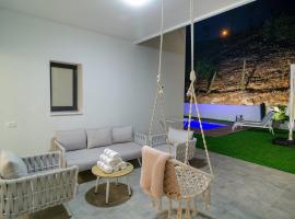 Michaelangelo Luxury Garden Apartment with Private Pool，位于提比里亚的Spa酒店