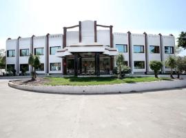 Hotel Grand Chinaar，位于Baddi的酒店